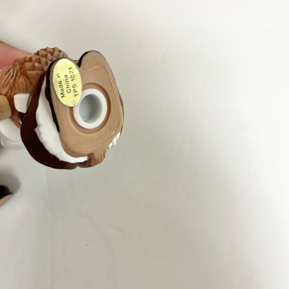 Thanksgiving Holiday Chipmunk salt and pepper shakers - Picture 4 of 11